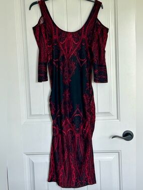 VENUS Sexy Red & Black Damask Print - Cold-Shoulder Midi Dress